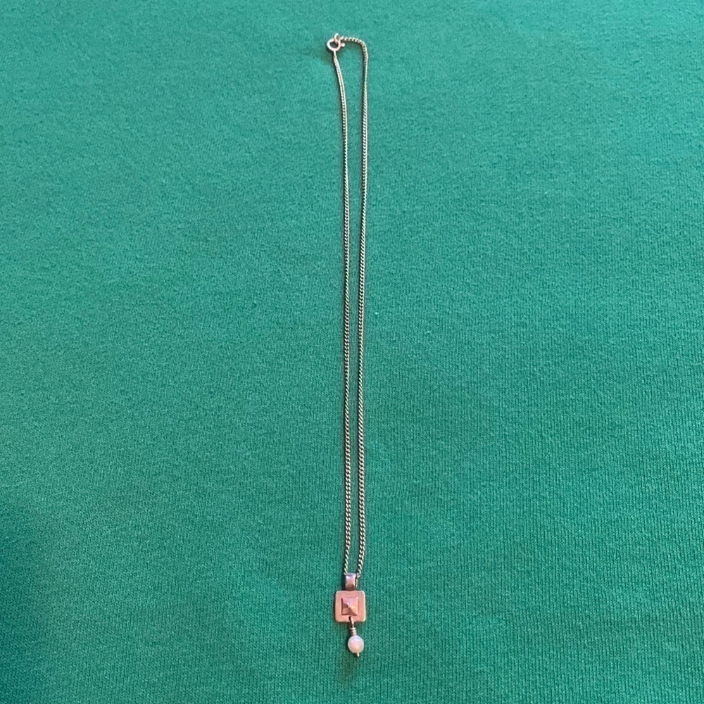 Small pendant necklace